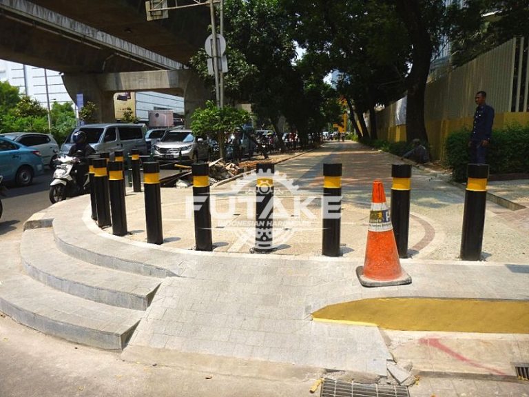 Bollard-Pedestrian-dengan-Lampu