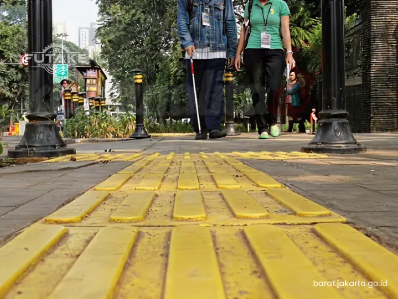 Guiding block difabel pada trotoar dan area publik yang membutuhkan jalur pemandu