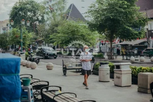Street Furniture adalah