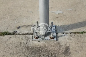 Pemasangan Base Plate Tiang Lampu