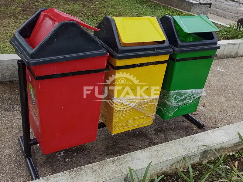 Tempat Sampah Plastik 3 Bak di Outdoor