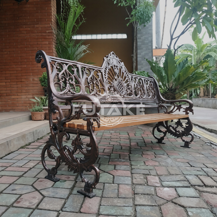 Kursi Taman Motif Merak