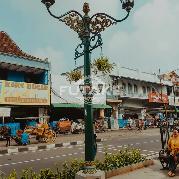 Tiang lampu jalan oktagonal