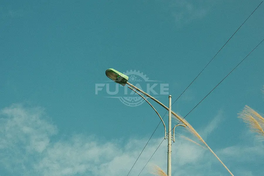 risiko tiang lampu jika tidak sesuai dengan beban angin