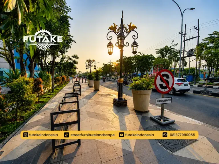 jalur pedestrian kota yang lengkap dengan street furniture